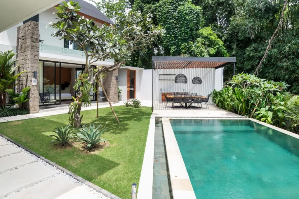 Villa Pool & Garden